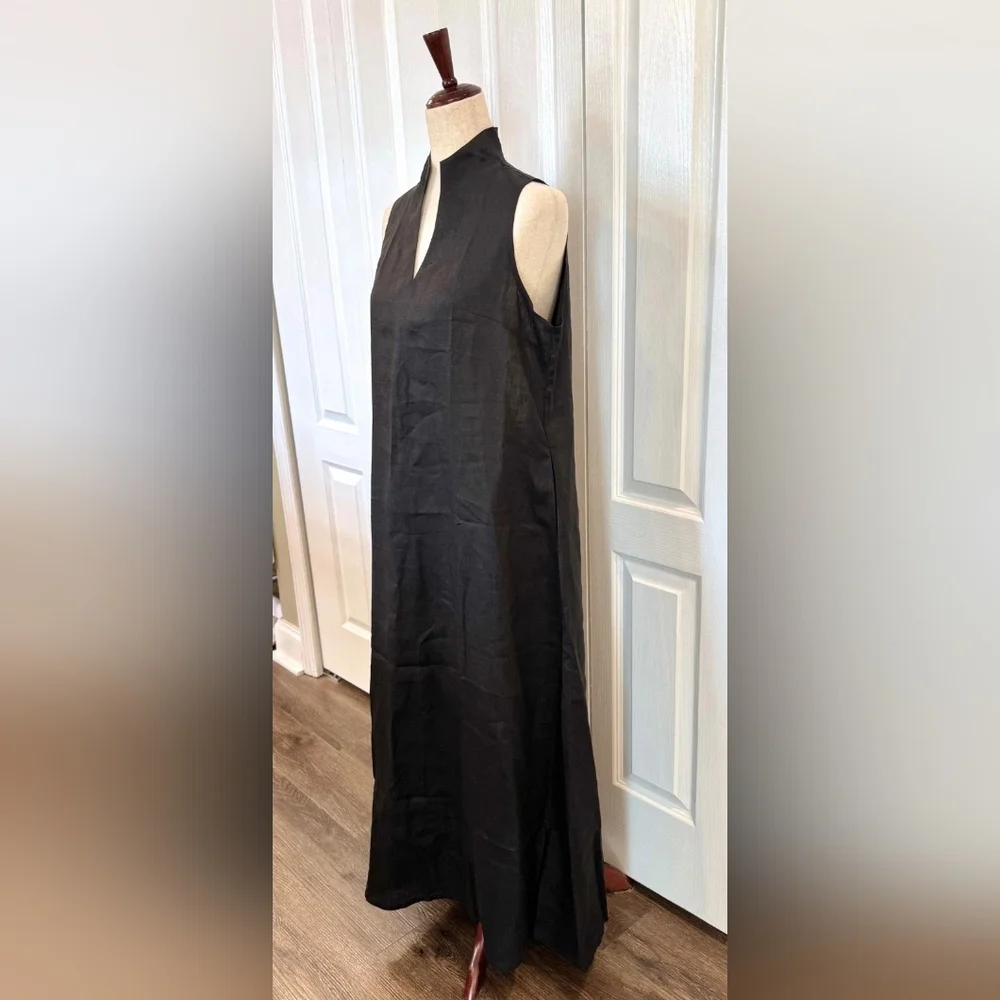 Elegant Black Sleeveless Dress - Picture 3 of 4
